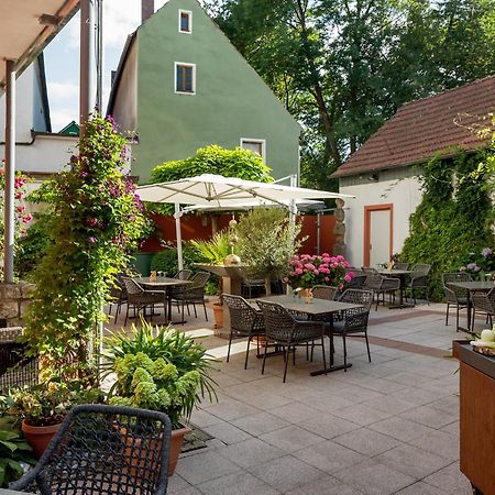 Wirtshaus & Hotel Goldener Greif Edelsfeld Extérieur photo