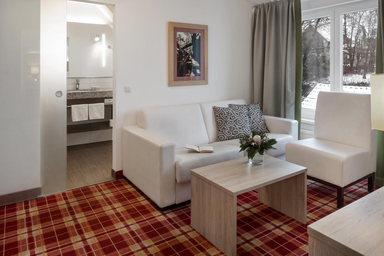 Wirtshaus & Hotel Goldener Greif Edelsfeld Extérieur photo