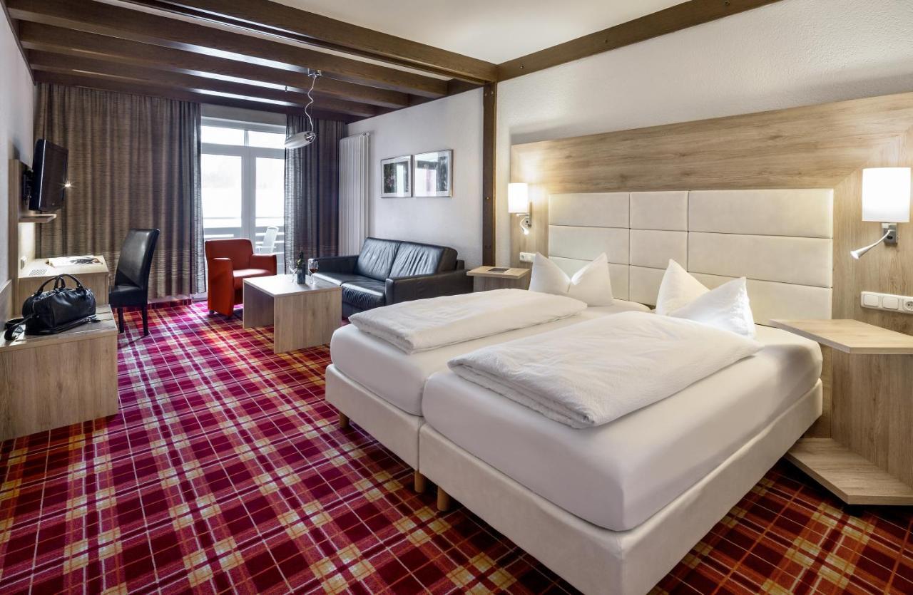 Wirtshaus & Hotel Goldener Greif Edelsfeld Extérieur photo