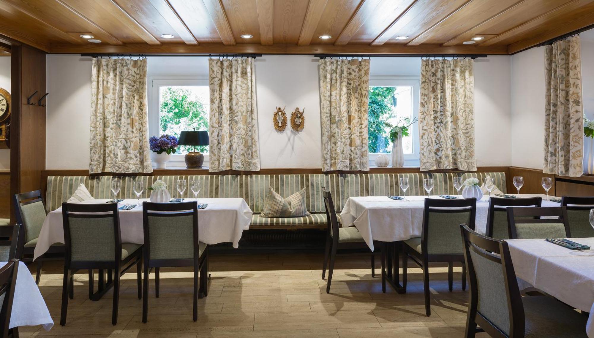 Wirtshaus & Hotel Goldener Greif Edelsfeld Extérieur photo