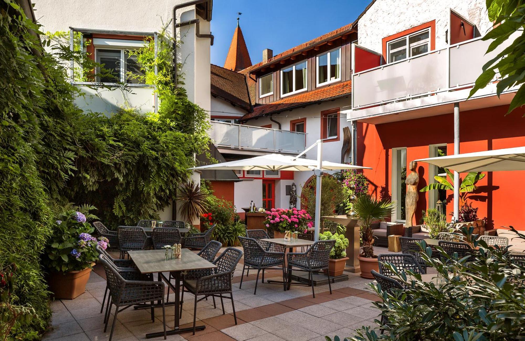 Wirtshaus & Hotel Goldener Greif Edelsfeld Extérieur photo