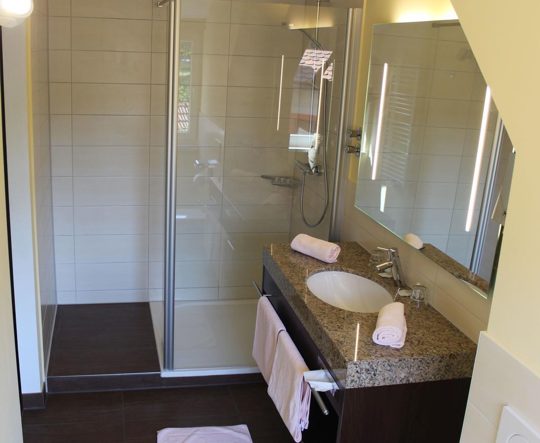 Wirtshaus & Hotel Goldener Greif Edelsfeld Extérieur photo